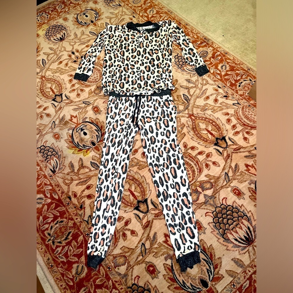 Ultrasoft animal, print long sleeve and long pants, pajamas, set size medium